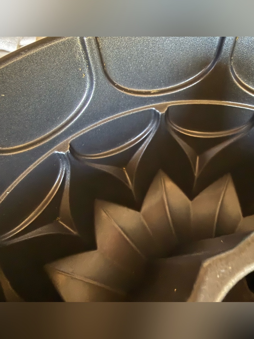 Vintage Kaiser Bakeware Flora 9 inch Bundt Cake Form Pan - Picture 6 of 9